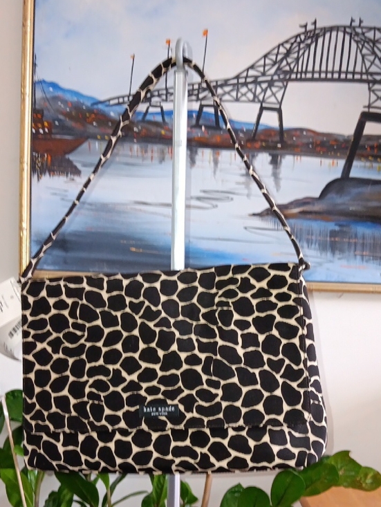 kate spade Handbags - Kate spade Giraffe-Print Vimtsge Purse with Feet NWT